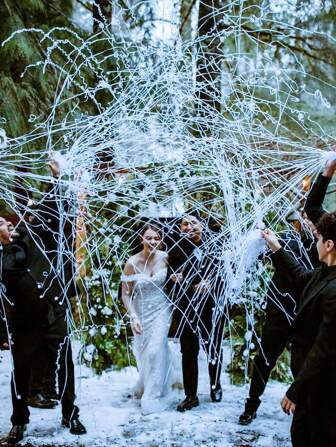 5pcs Streamers Poppers, White Hand Throw Confetti Poppers, No Mess Paper Crackers For Bridal Shower Birthday Wedding Anniversary Party Celebrations, Party Supplies