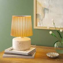 Mini Faux Wood Table Lamp With Pleated Shade - Room Essentials™ - 輕仿 - 查看 2