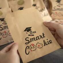 Bolsas con galletas y dulces de graduación, decoraciones para fiesta de graduación, bolsas de regalo pequeñas, bolsas de papel de regalo con pegatinas de sellado - Como se muestra en la imagen - Ver 12