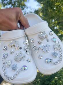 20 sztuk Ogrodowe Buty Dekor Srebrny Kryształ Motyl Łańcuch, Odpinane Klipsy Do Butów Do Pustych/Sandałów, Nadaje Się Na Prezenty, Wszystkie Sezony