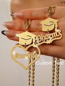 Collar de graduación con corazón y nombre personalizado con pedrería, mortarboard de bachillerato personalizado con nombre 2025, collar con colgante de cadena cubana con letra de estetoscopio de acero inoxidable mate, recuerdos de graduación para compañeros de clase y maestros, regalos de cumpleaños para ella, Día de la Madre, regalos de temporada de graduación y vuelta al colegio - Dorado - Ver 1