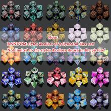 Dados Misteriosos - Juego de 42 Dados de Goblins D&D, Dados ALEATORIOS, Dados Sorpresa con Tubo para exhibición de dados, Regalos D&D para RPG, MTG, Juegos de Rol de Mesa - Multicolor - Ver 12