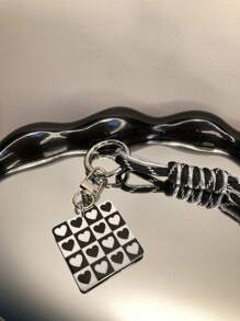 1pc Black & White Checkered Keychain, Black & White Flower Heart Square Charm Bag Accessory, Couple's Charm, Car Accessories, Women's Handbag/Shoulder Bag/Backpack Decor, Men's Backpack Keyring, Gift For Young Couples, College Students, Y2K/Goth Style