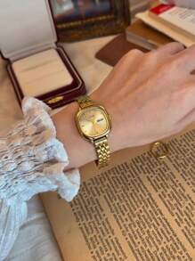 1 Reloj de dama francés retro estilo dorado cuadrado, resistente al agua, con calendario, de cuarzo. Elegante, artístico y personalizado. Ideal para uso diario, fiestas, banquetes, citas, festivales y decoración de muñeca. Incluye herramienta de ajuste.