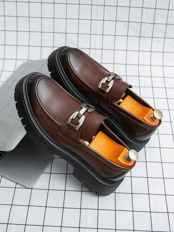 Mocassini con suola spessa e platform da uomo, scarpe Oxford slip-on di moda per giovani, scarpe casual britanniche da passeggio per l'ufficio, calzature da uomo di taglia grande