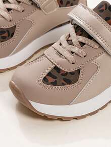 1 双女孩情人节心形刺绣钩环休闲运动鞋，易穿、防滑、耐用、低帮、平底、简约风格阿甘鞋，适合春季、夏季、秋季、冬季 - 金色 - 查看 7