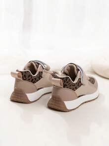 1 双女孩情人节心形刺绣钩环休闲运动鞋，易穿、防滑、耐用、低帮、平底、简约风格阿甘鞋，适合春季、夏季、秋季、冬季 - 金色 - 查看 6