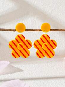 A Pair Of Fashionable Acrylic Sunflower Women's Earrings Are Suitable For Daily Wear