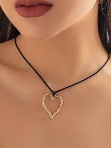 1 件厚重金属镂空不对称几何多元素吊坠心形吊坠项圈可调节黑色 PU 皮革绳项链女士时尚休闲街头派对珠宝礼物 - 皮繩吊墜項鍊 - 查看 5