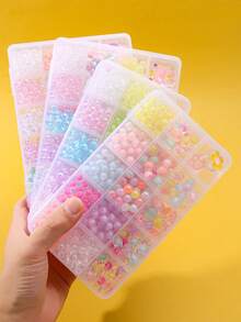 儿童 DIY 串珠首饰制作套件，包括制作手镯、项链和其他工艺品的珠子和配件，是送给女孩、家人、朋友和同学的理想礼物