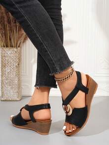 2025新款时尚女凉鞋，纯色套穿搭扣设计，女士坡跟厚底鞋，适合休闲、度假、海滩、派对、户外活动、春夏装扮。 - 黑色 - 查看 5