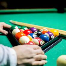 16 Stück Harz Billardkugeln Tisch Zubehör Ersatz Heim Spiel Erholung Spiele Billard Pool Kugel Set Pool Queue Kugeln Komplettes Set für Hotels (Zufällige Farbe)