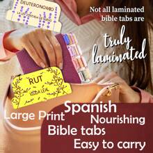Pestañas de la Biblia en español con resúmenes de libros que nutren el alma en español - 75 pestañas laminadas de gran tamaño con pegatina, pestañas/etiquetas del Antiguo y Nuevo Testamento, nombre del libro de la Biblia + frase inspiracional del libro de la Biblia, suministros para el estudio bíblico, accesorios para llevar un diario, útiles escolares, regreso a la escuela