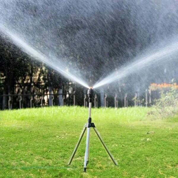 360 Grad drehbare Bewässerungsdreifuß Garten-Sprinkleranlage, teleskopischer Ständer, Sprühdüse auf Dreifuß, Edelstahl