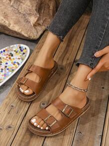 Nouvelles sandales plates à la mode pour femmes, portées en extérieur l'été, style plage antidérapant avec boucle