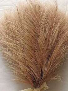 A White Ceramic Vase, Suitable For Decorating OfficeA White Ceramic Vase, Suitable For Decorating Office TV Cabinets, Perfect As Perfect As A Birthday Gift, Wedding Present, Or Housewarming Gift For Friends.