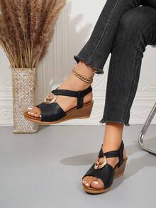 2025新款时尚女凉鞋，纯色套穿搭扣设计，女士坡跟厚底鞋，适合休闲、度假、海滩、派对、户外活动、春夏装扮。 - 黑色 - 查看 7