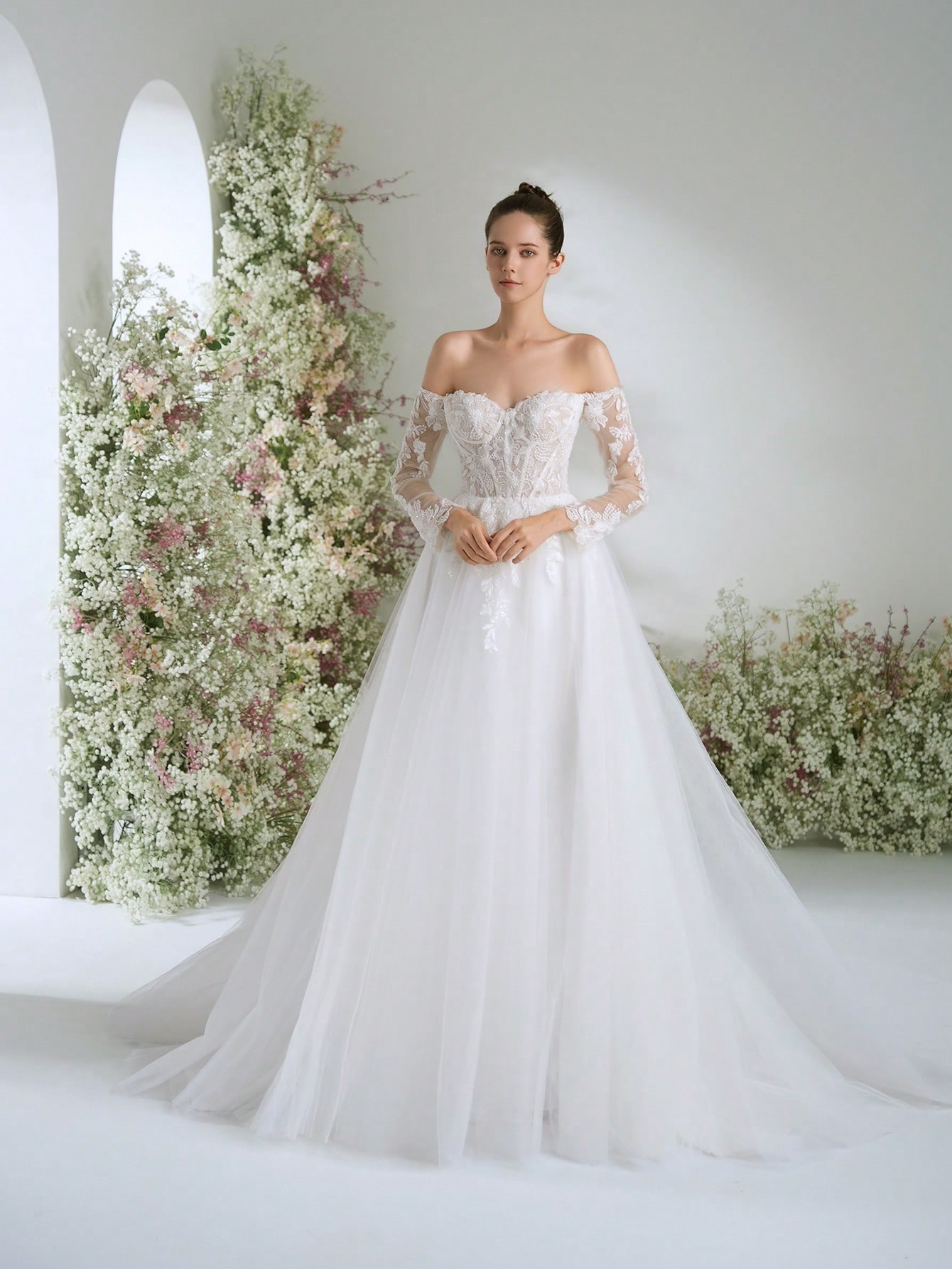 Elasola فستان زفاف أنيق أبيض ذو كتف مكشوف بتطريز م...