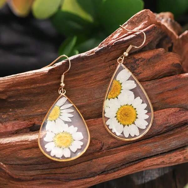 Aretes bohemios de estilo acrílico con flores de margarita prensadas, con forma de gota y redonda. Pendientes de gota de resina hechos a mano con aleación de cinc y acero inoxidable, un regalo encantador para mujeres y novias. Diseño hipoalergénico para uso diario y ocasiones especiales como San Valentín, cumpleaños y aniversario.