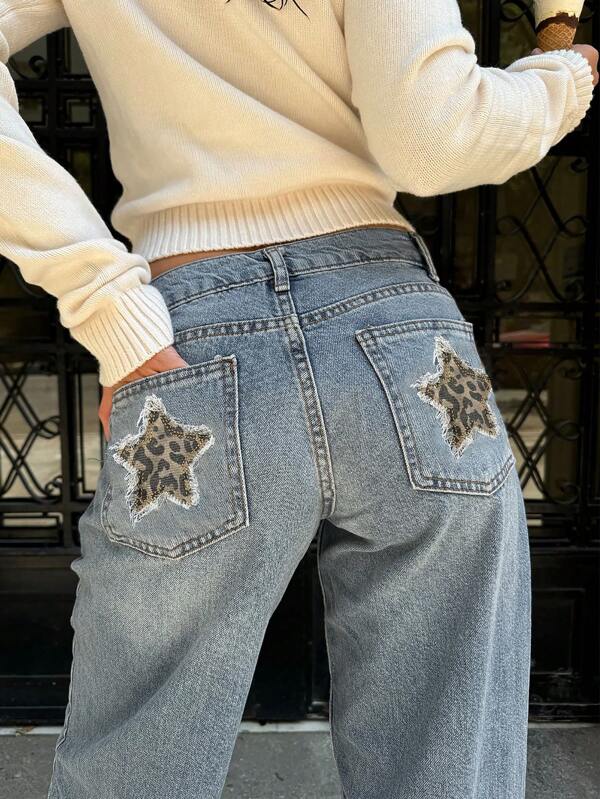 Jeans casual effetto lavato con tasche posteriori leopardate, motivo a stella e patchwork, gamba dritta, ideali per uso quotidiano nello stile Y2K