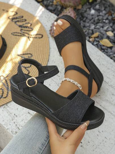 Nuovi sandali alla moda estivi da donna con cinturino posteriore, con zeppa, comodi e semplici per mamme/anziane, con fondo in blu di jeans tessuto e suola nera