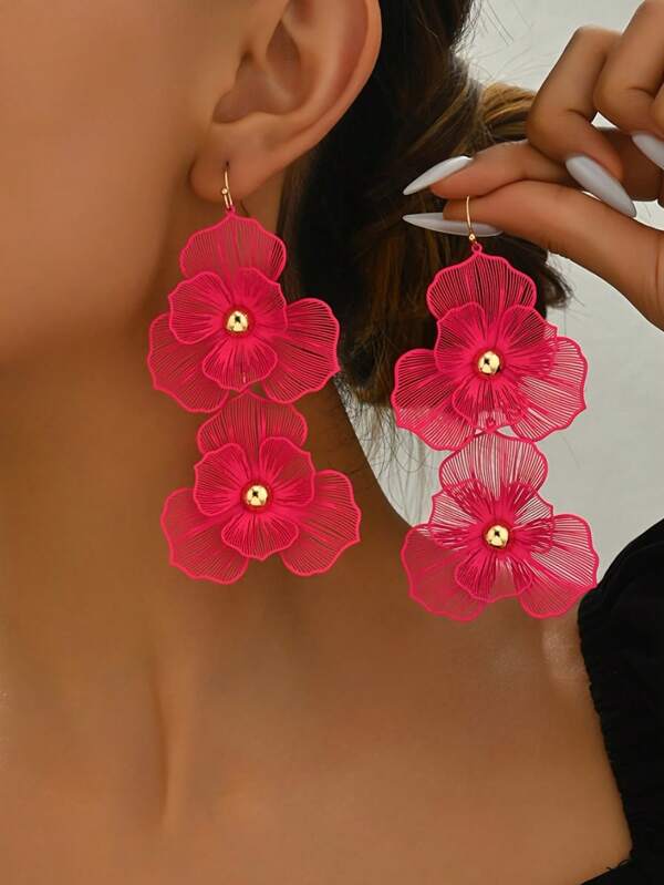 1 paire de boucles d'oreilles pendantes florales blanches à double couche , design floral multicouche exagéré pour femmes, convient pour un port quotidien