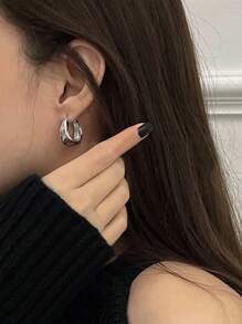 1 Pair Elegant Casual Sophisticated Asymmetrical Solid Color Geometric Minimalist Design Women Everyday Versatile Hoop Earrings