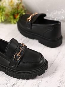 1 paire de mocassins plats, non glissants, pour bébé/tout-petit fille de grande taille, enrobé noir, avec patchwork, cœur décoratif pailleté et bout rond. Modèle luxueux et mignon, convient aux filles de 3 à 15 ans pour les fêtes, la danse, le quotidien, les vacances, le printemps/automne