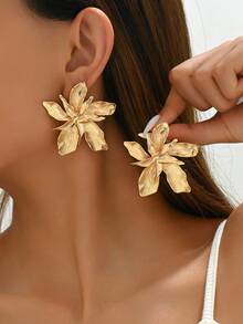 1pc Fashionable Elegant Metal Flower Stud Earring - Gold - View 6
