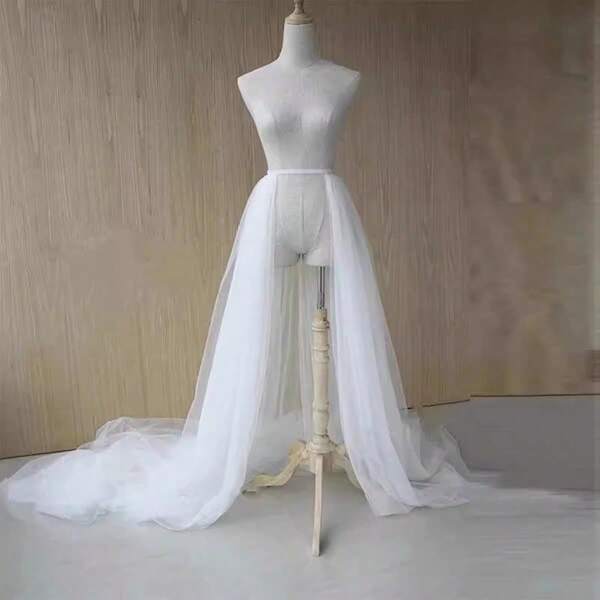 1 Stück trägerloses weißes Partykleid mit elastischer schmaler Taille, abnehmbarer Schlepprock für Braut