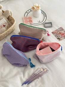 Bolsa de maquillaje con estampado de cuadros en contraste, bolsa con cremallera de tela suave, bolsa de almacenamiento con patrón de cuadros minimalista, versátil para el hogar, viajes, artículos esenciales para mujeres, artículos esenciales para viajes, bolsa de viaje, accesorios de viaje, suministros escolares de vuelta al colegio y regalos de graduación
