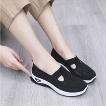 女士软底透气一脚蹬鞋休闲老年/中年妈妈鞋大码女士布鞋夏季 - 黑色 - 查看 3