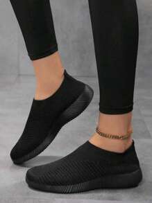 2025 Zapatillas de punto para mujer para exteriores, color negro, transpirables de corte bajo con slip-on, ligeras para caminar y correr
