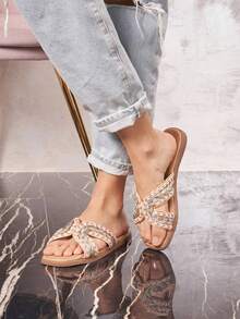 Sandales à brides croissées tresses – Style bohème chic pour l'été