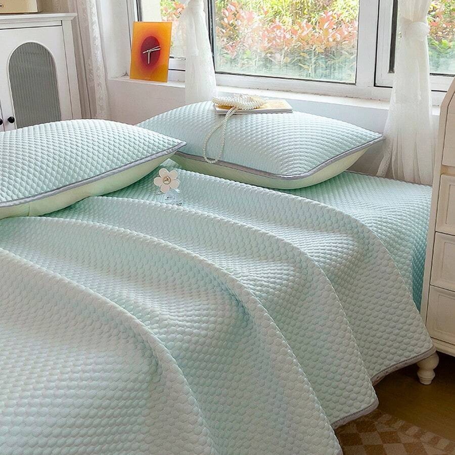 3pcs Solid Color Simple & Comfortable Ice Cornberry Mattress Pad & Bedsheet Set - Pastel Green - View 1