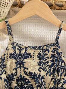 Vestido sin mangas con estampado floral y diseño calado para niña en vacaciones
