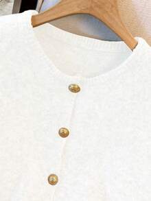 1 chiếc áo vest dệt kim tối giản màu trơn, chất liệu mềm mại, trang trí cúc kim loại, cổ tròn, kiểu dáng thời trang, màu trắng cho mùa thu/đông. - trắng - Xem 4