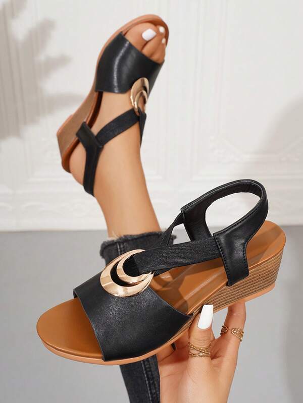 Sandales femme 2025, couleur unie avec design à boucle, talons compensés pour femmes, convient pour le casual, les vacances, la plage, les soirées, le port extérieur