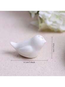 1 par de saleros y pimenteros de cerámica con diseño de pájaros enamorados - Elegantes tarros para especias para decoración de cocina de boda (Blanco/Personalizable)