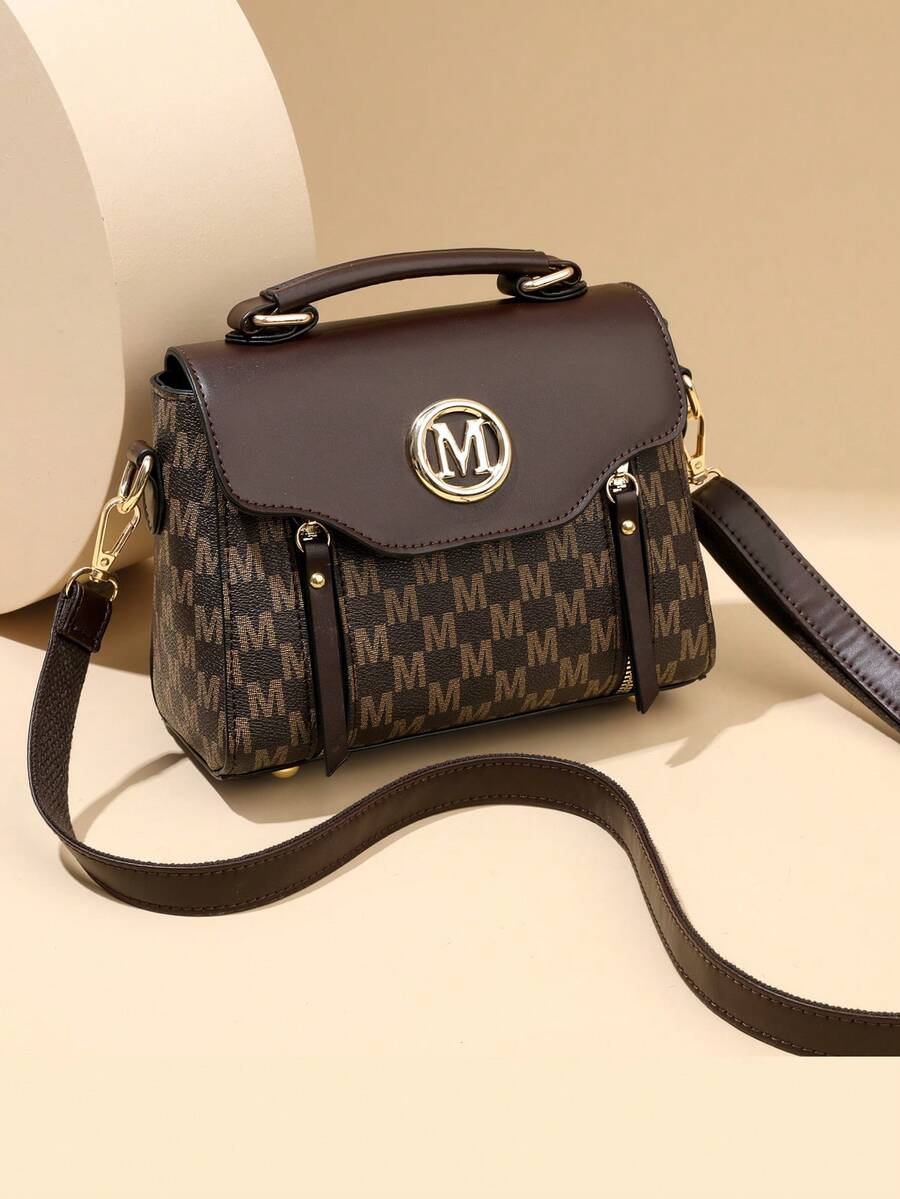 复古简约印花斜挎包，配有可调节 PU 肩带和翻盖开合