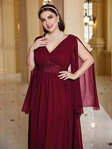 Große Größen Damen Maxikleid mit V-Ausschnitt, einfarbig, mit Reißverschluss und kontrastfarbiger Spitze - Bordeaux - Übersicht 4