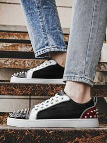 Men's Punk Style Low-Top Round Toe Breathable Stylish High-End Leather Durable Non-Slip Red Bottom Casual Shoes With Rivet Decor, Versatile Fashionable Studded Sneakers Suitable For Teenagers, Parties, Outdoor Activities And Travel