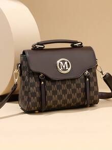 复古简约印花斜挎包，配有可调节 PU 肩带和翻盖开合