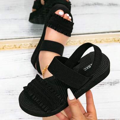 Modelos de primavera y verano de sandalias anchas con decoración de volantes negros en el borde (circunferencia del pie talla grande ancha, 2 tallas talla grande que la circunferencia del pie regular), adecuadas para Europa, Estados Unidos y Oriente Medio, sandalias de moda sencillas