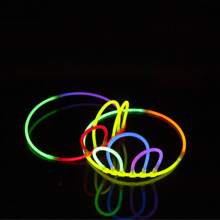 Set aros luminosos - Anillos de neón de colores que se iluminan, accesorios que brillan en la oscuridad para festivales, raves y eventos al aire libre