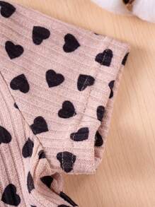 Set de 2 piezas de top de manga corta y pantalones cortos con estampado de corazones para niñas, para verano