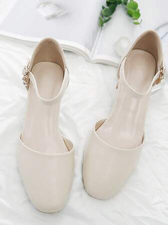 Sandalias de tacón ancho con punta cerrada para mujeres, calzado versátil para vacaciones, modelo nuevo del verano 2025