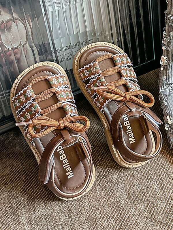 1 par de Sandalias de estilo vintage para niñas, nuevas sandalias de verano para niños con bordados, suela blanda, para uso casual al aire libre