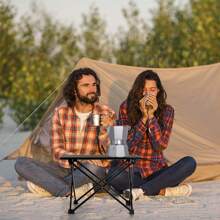Une table de camping pliante, table de plage portable, petite table de pique-nique à dos en aluminium pour la cuisine en plein air, le barbecue, la randonnée, l'aviron et les voyages, disponible en différentes tailles
