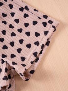 Set de 2 piezas de top de manga corta y pantalones cortos con estampado de corazones para niñas, para verano